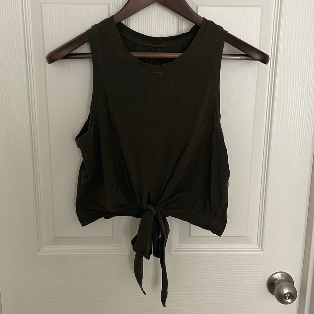 Lululemon crop top